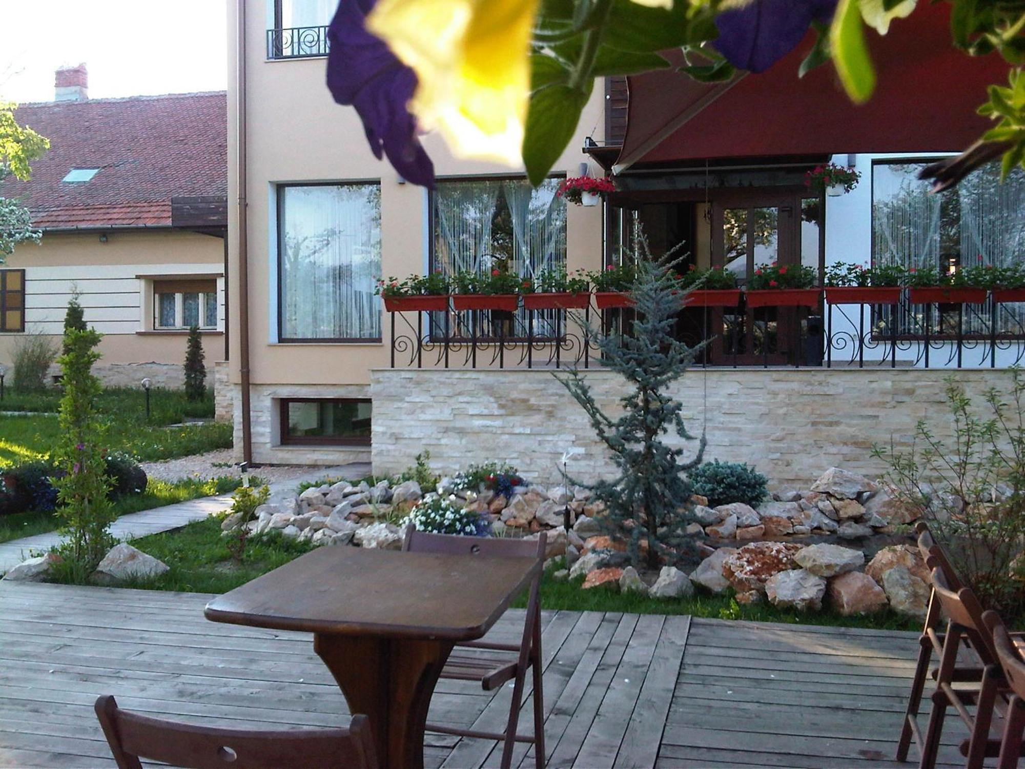 Hotel Stupina à Braşov Extérieur photo